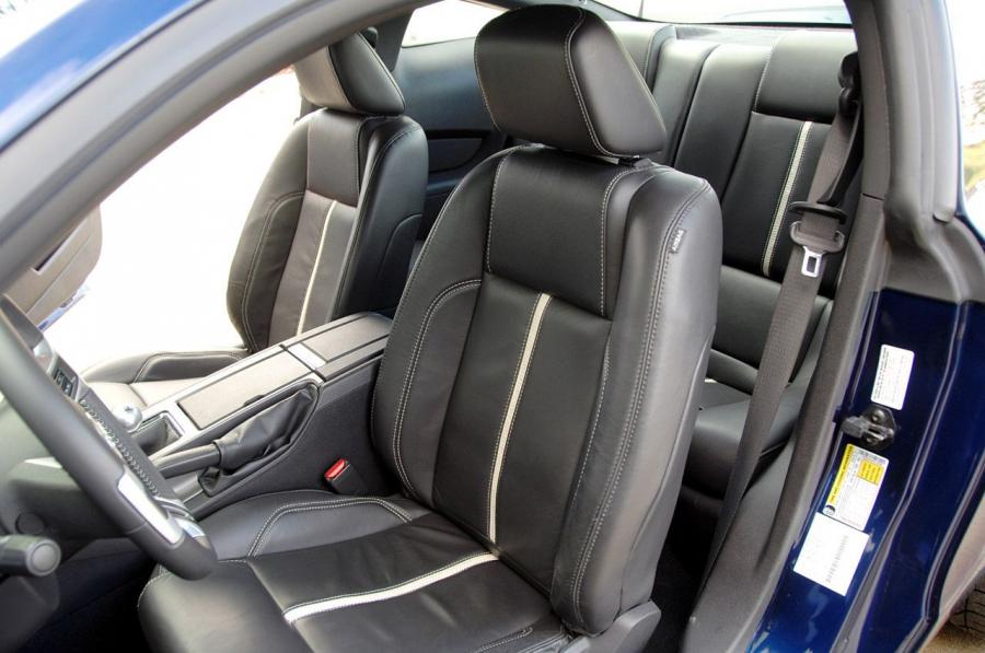  Ford Mustang GT 2010 года  (фото 17 из 213)